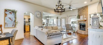 Charming Home w/ Chiminea in Weatherford!