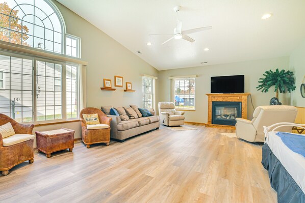 House (3 Bedrooms) | Interior