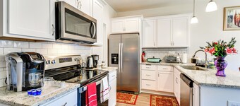 Family Friendly: Modern Townhome in Lula!