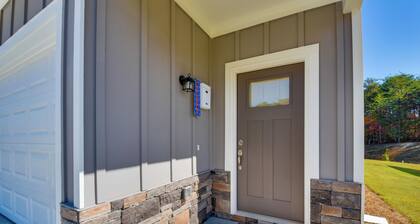 Family Friendly: Modern Townhome in Lula!