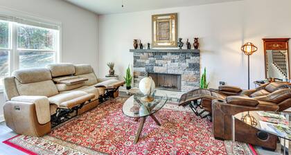 Work, Explore & Relax: Modern Townhome in Lula!