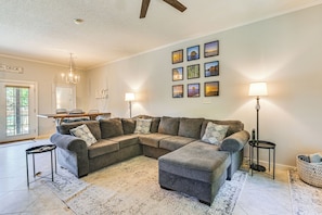 House (4 Bedrooms) | Interior