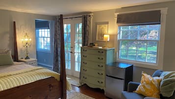 Luxury Room, Patio | Iron/ironing board, free WiFi