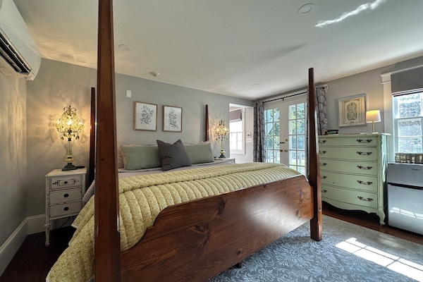 Luxury Room, Patio | Iron/ironing board, free WiFi