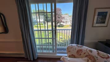 Premier Room | Iron/ironing board, free WiFi