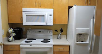 Charming 3-bedroom condo with WiFi, AC in phenomenal Tallahassee