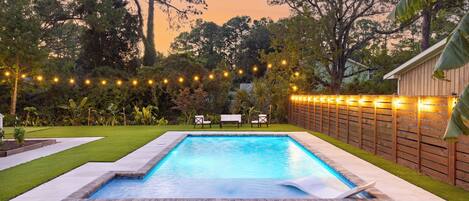 Een verwarmd zwembad