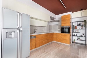 Apartament Deluxe, vistes a la ciutat | Cuina privada | Cafetera exprés, cafetera i tetera i bullidora elèctrica 