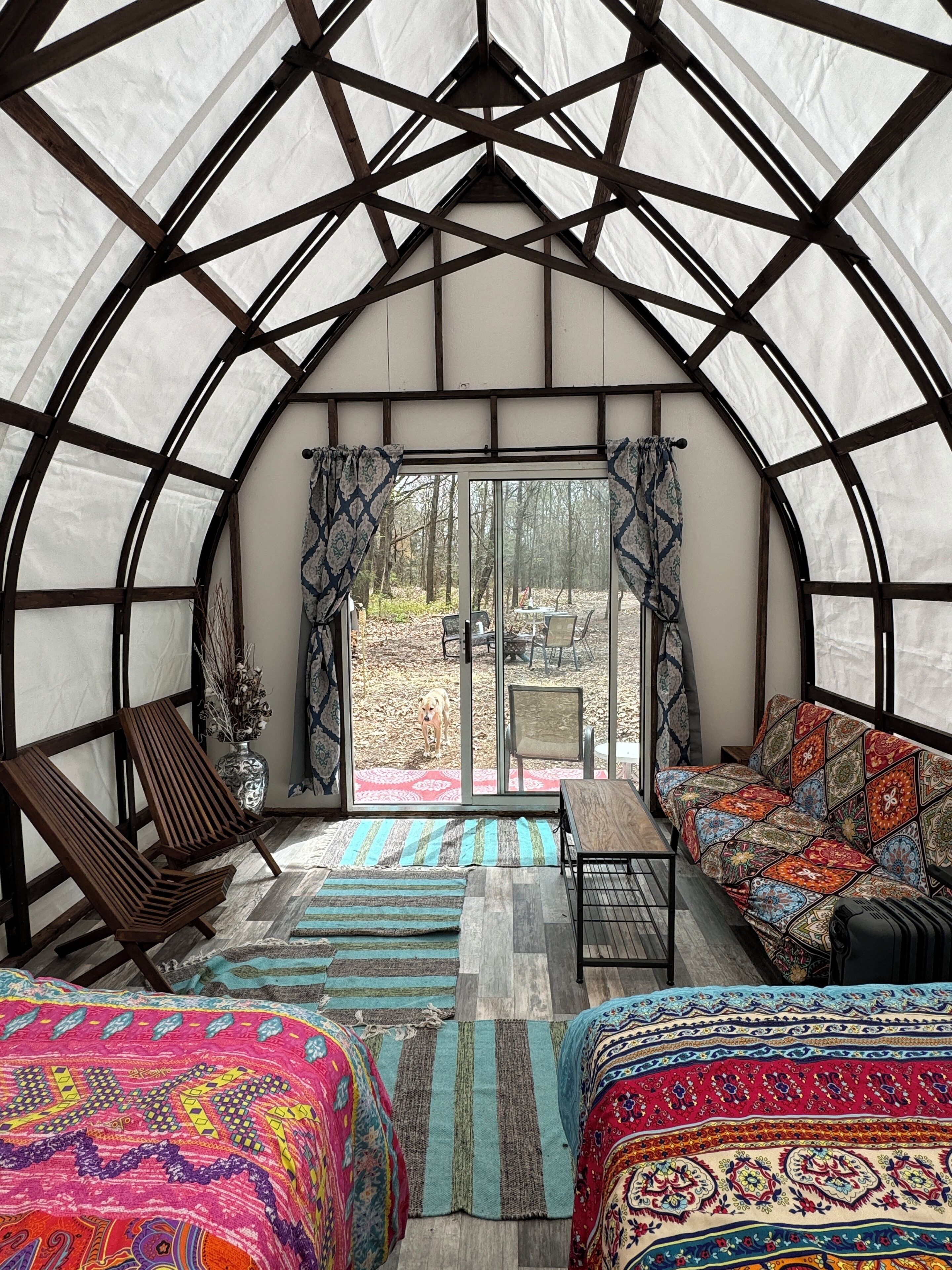 1 dormitori i roba de llit 