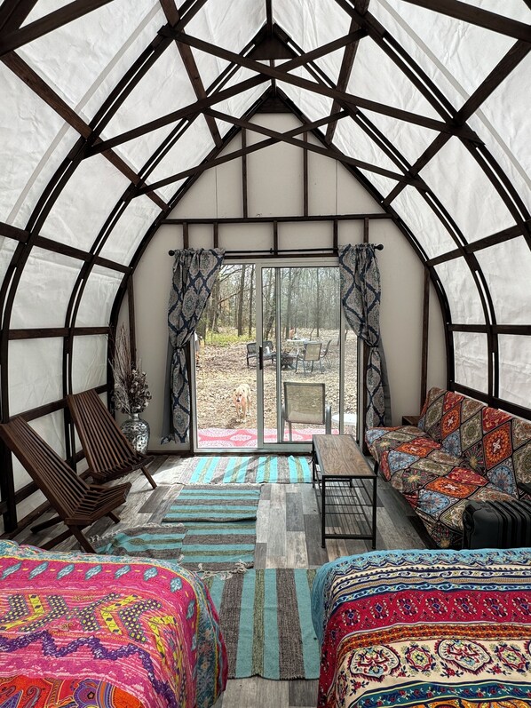 1 bedroom, bed sheets