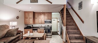 One bedroom Cascades C-7, sleeping 6, fireplace!