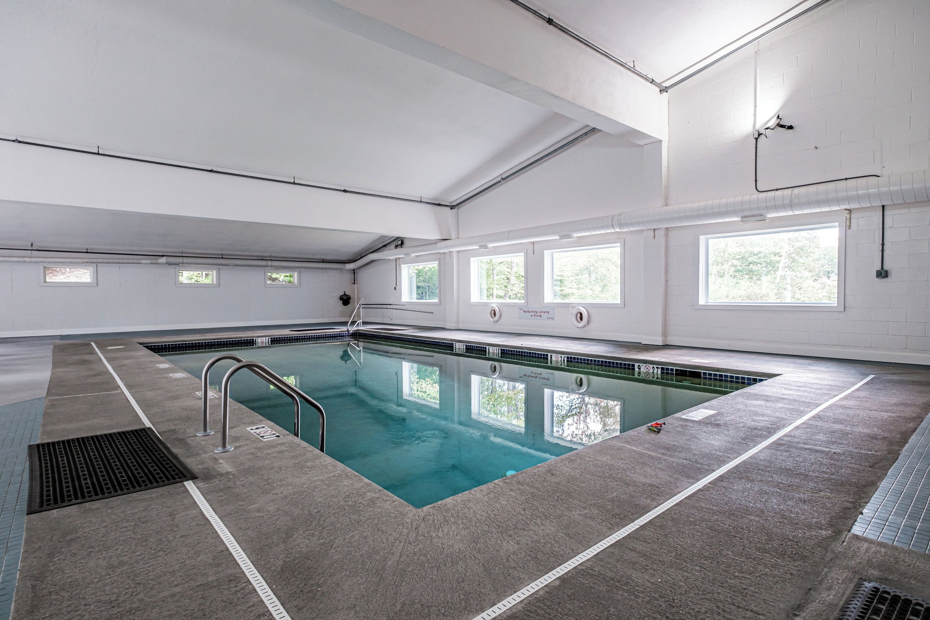 Indendørs pool, opvarmet pool