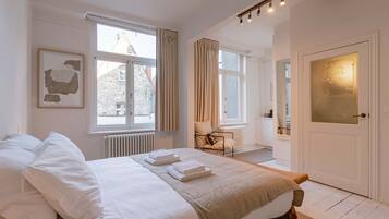 House | 1 bedroom, desk