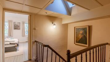 House | 1 bedroom, desk