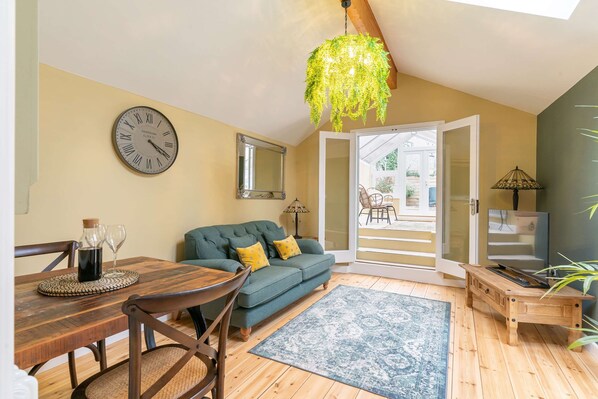 Apartment | 1 bedroom - Host Stay The Hideaway (Lyme Regis)