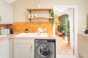 Apartment | 1 bedroom - Host Stay The Hideaway (Lyme Regis)