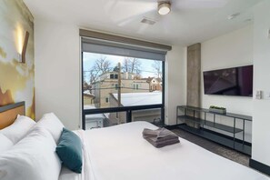 2 bedrooms, iron/ironing board, travel cot, WiFi