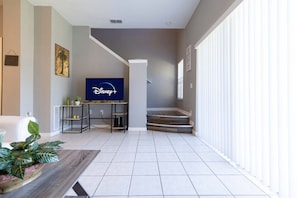 Apartment | 3 bedrooms, Internet - 3BR Townhome Steps From Theme Parks Sleeps 6 (Kissimmee)