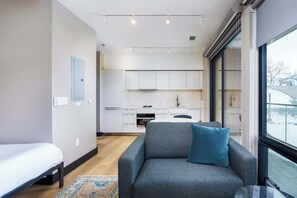 Bügeleisen/Bügelbrett, Reisekinderbett, WLAN, Bettwäsche