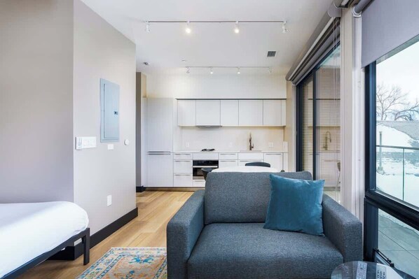 Bügeleisen/Bügelbrett, Reisekinderbett, WLAN, Bettwäsche