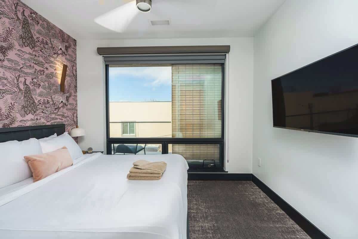 2 多间卧室、熨斗/熨衣板、旅行婴儿床、WiFi