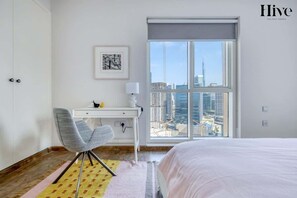 1 bedroom, iron/ironing board, free WiFi, bed sheets - Lux CanalView Apt in Iconic Churchill Tower (Dubai)