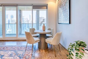 Dining - Gorgeous 1 Bed in Churchill Tower, Business Bay (Dubai)