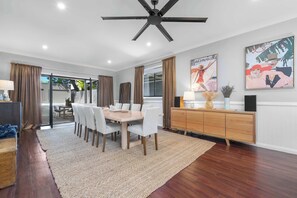 Dining - Dalton Cottage - Charm & Convenience (Orange)