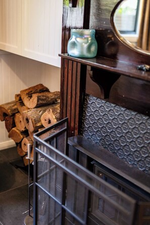 Interior - Dalton Cottage - Charm & Convenience (Orange)