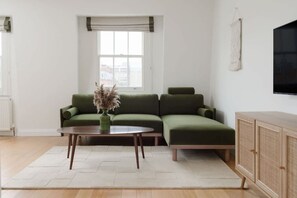 TV - Bright Chelsea apt & sun terrace (London)