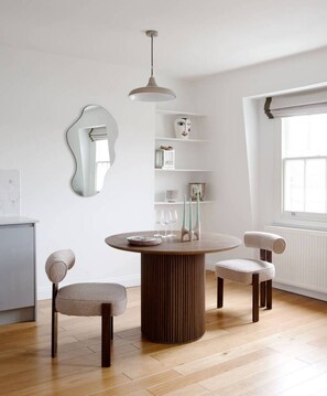 Dining - Bright Chelsea apt & sun terrace (London)