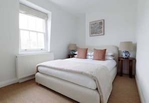 Desk, iron/ironing board, WiFi - Bright Chelsea apt & sun terrace (London)