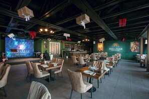 Buffet déjeuner gratuit tous les jours