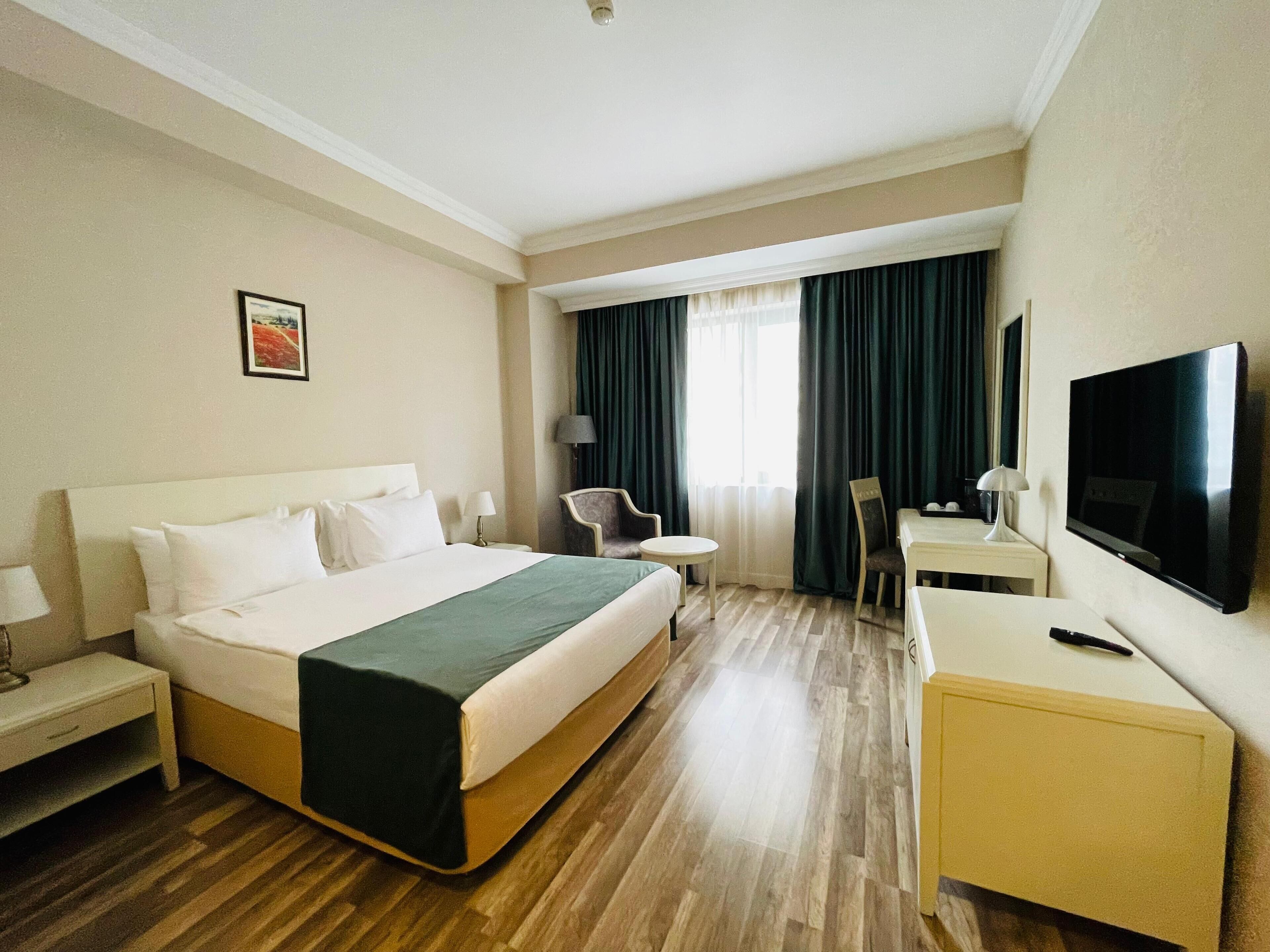 In-room safe, laptop workspace, iron/ironing board, free WiFi