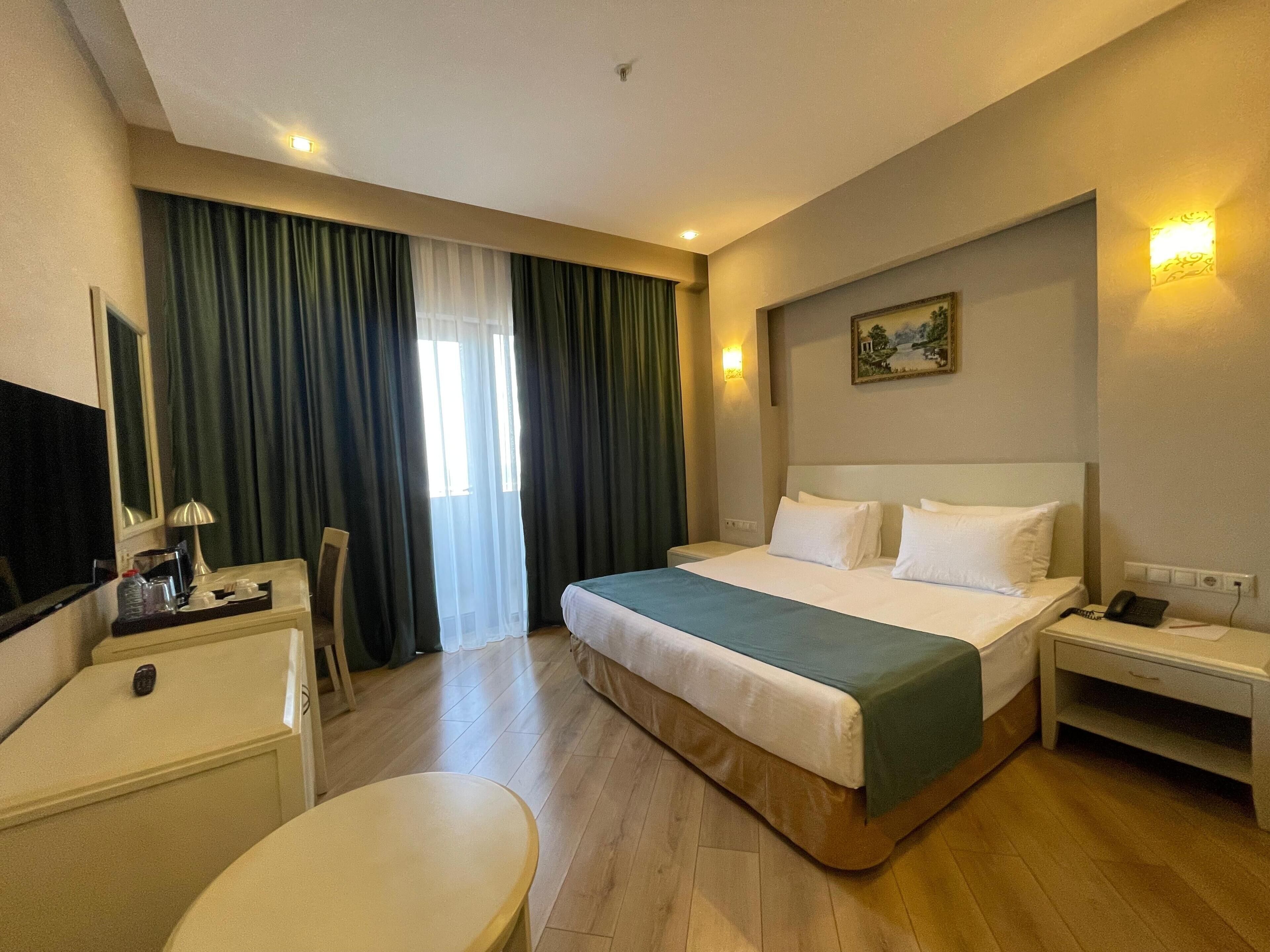 Superior Double Room, Sea View | In-room safe, laptop workspace, iron/ironing board, free WiFi