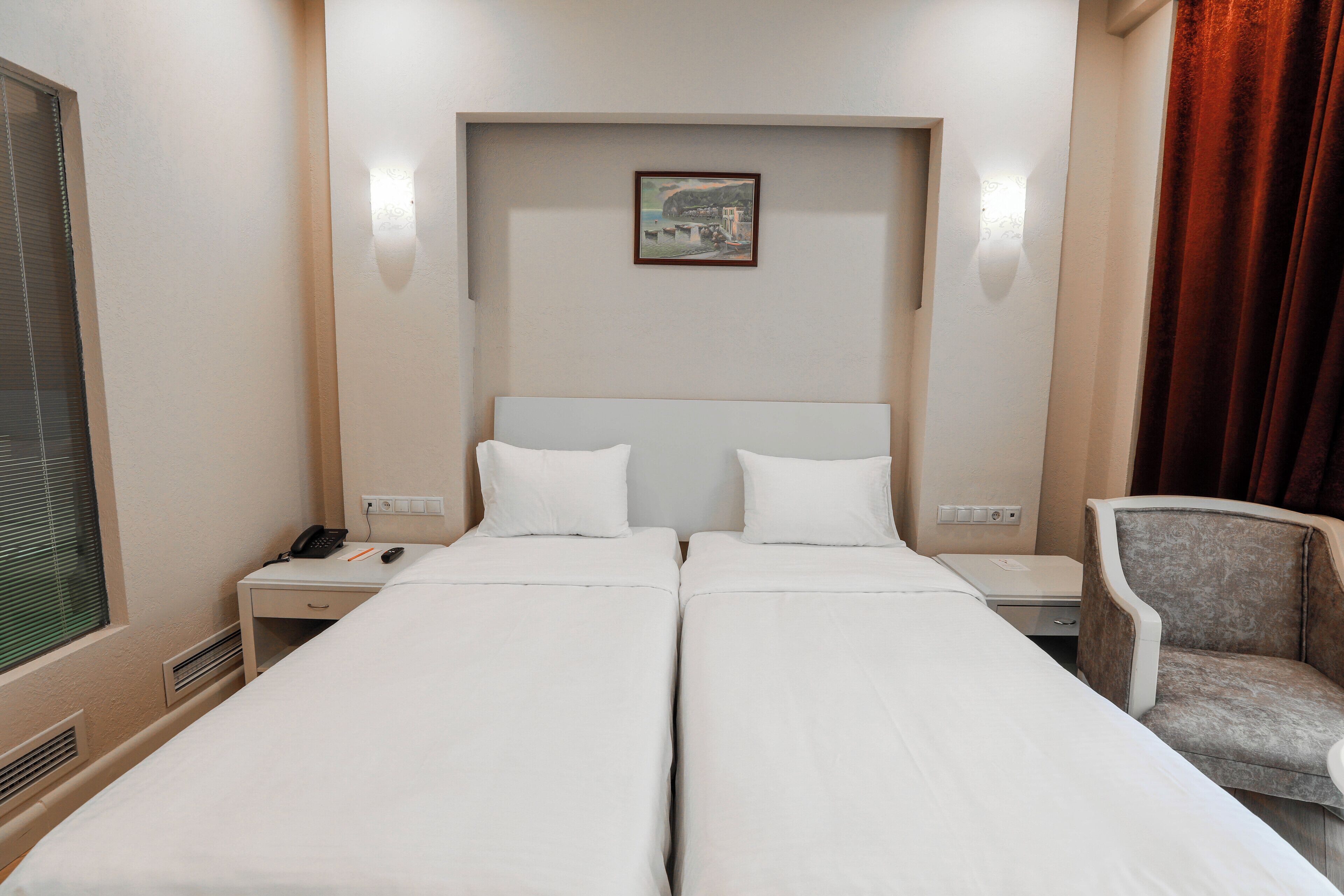 In-room safe, laptop workspace, iron/ironing board, free WiFi