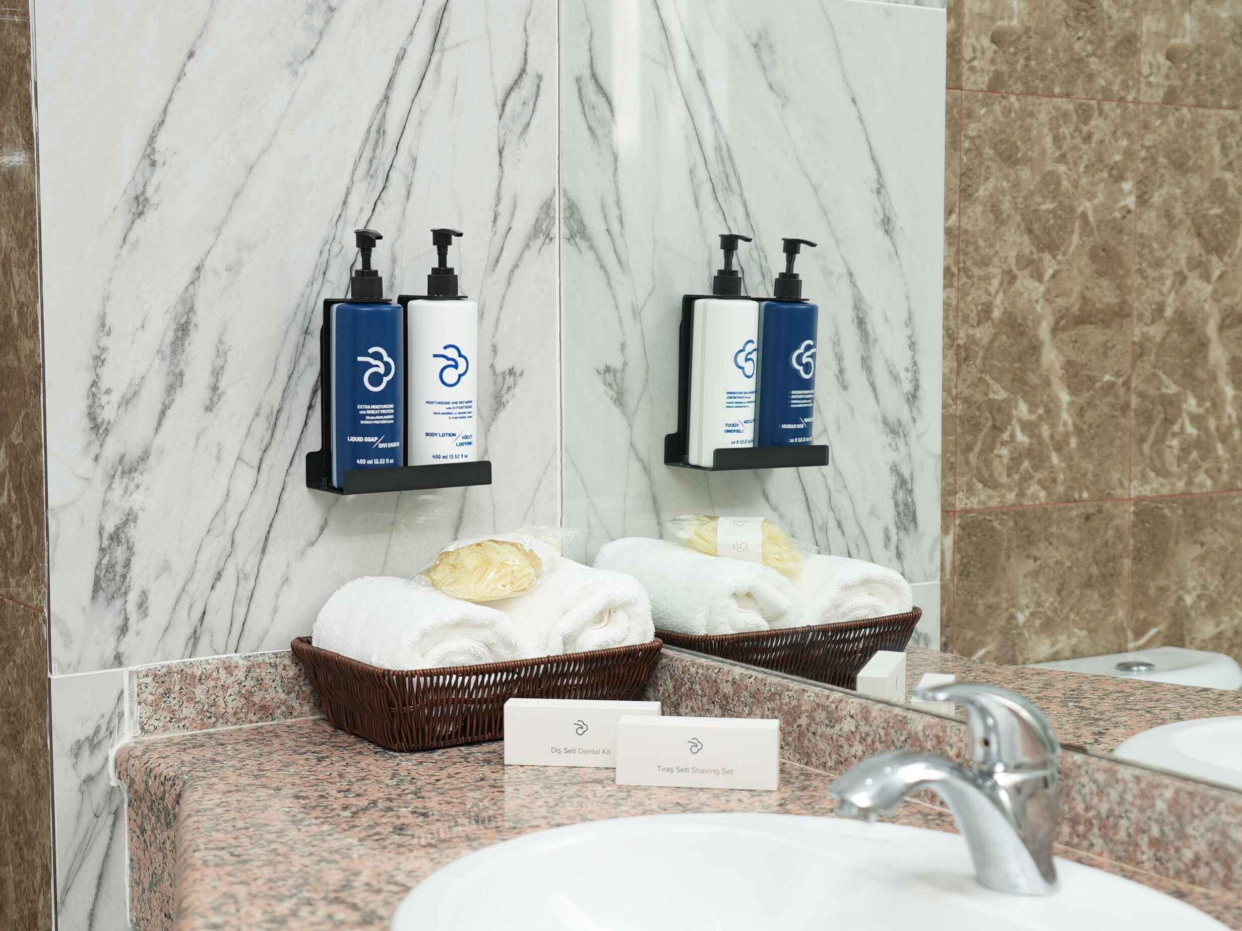 Bagno | Doccia, asciugacapelli, accappatoio, pantofole