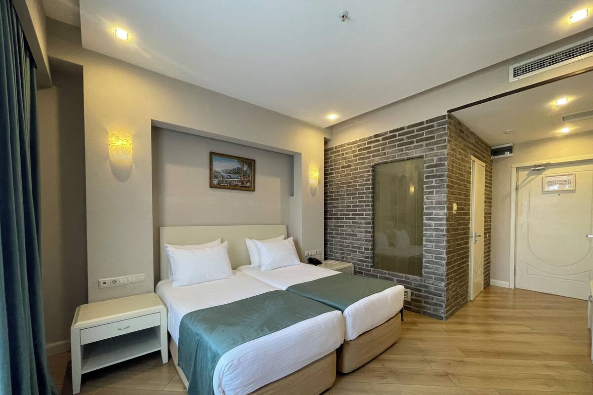 In-room safe, laptop workspace, soundproofing