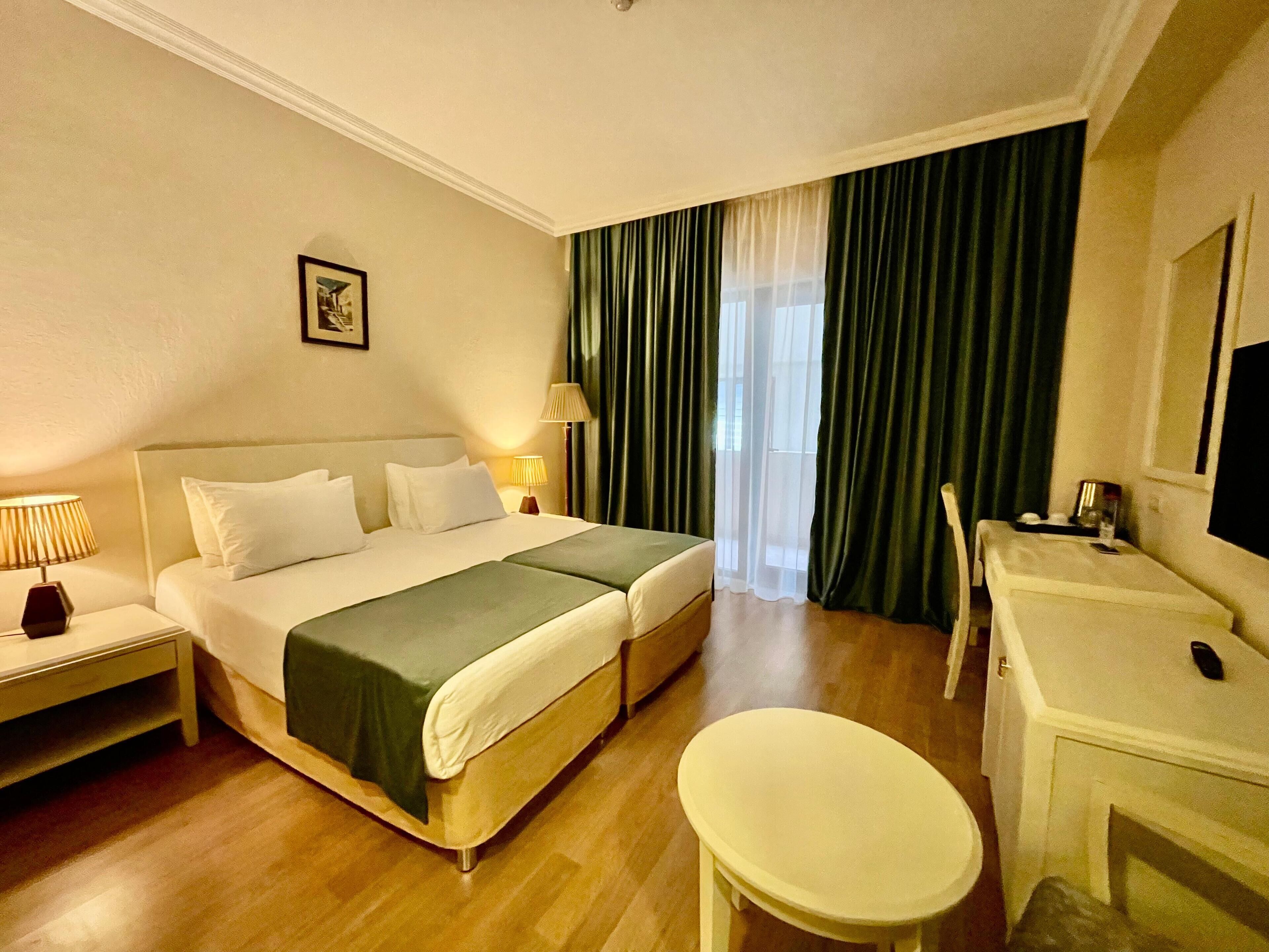 Deluxe Twin Room | In-room safe, laptop workspace, iron/ironing board, free WiFi