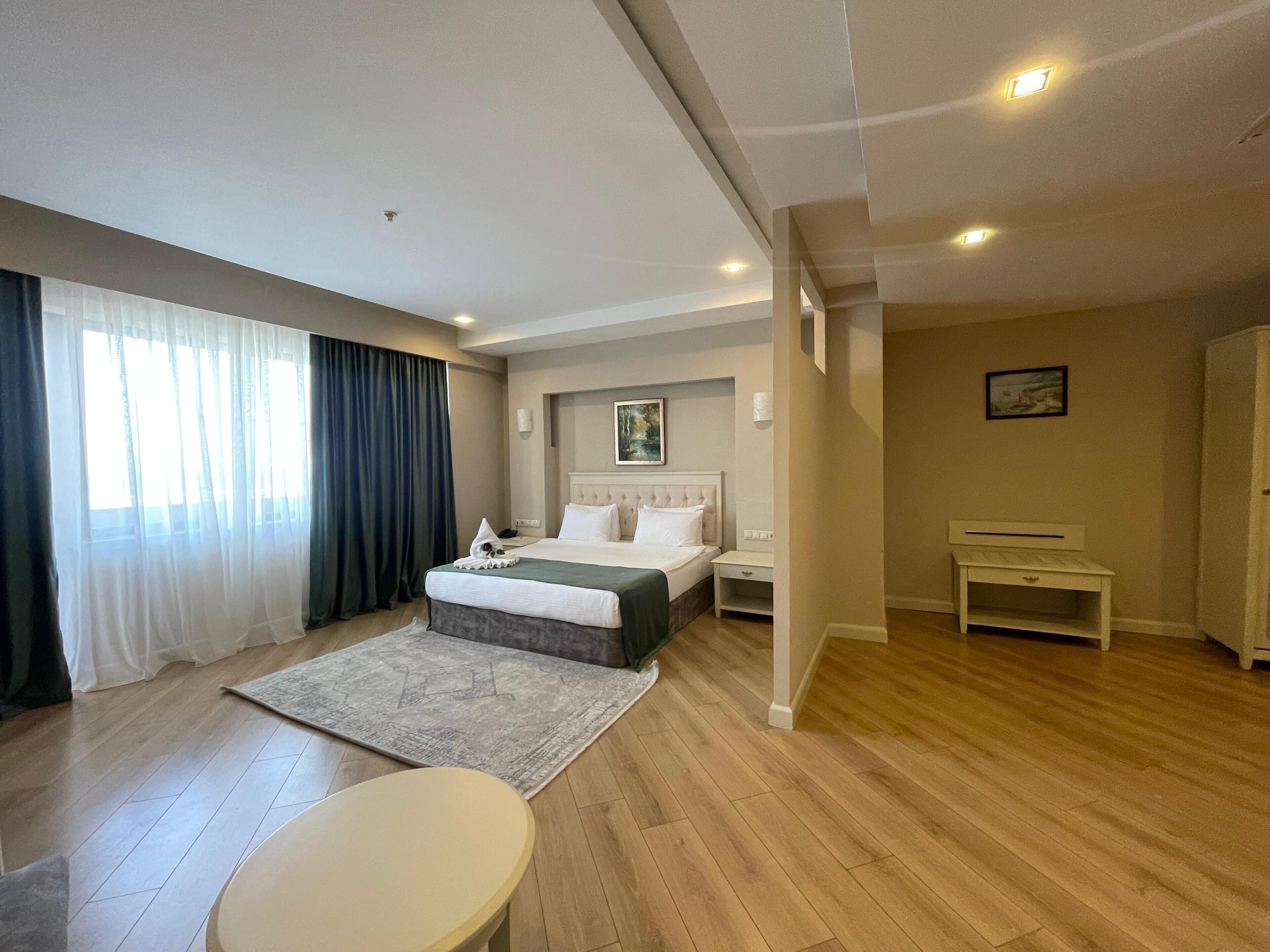 Junior Suite, Sea View | In-room safe, laptop workspace, iron/ironing board, free WiFi