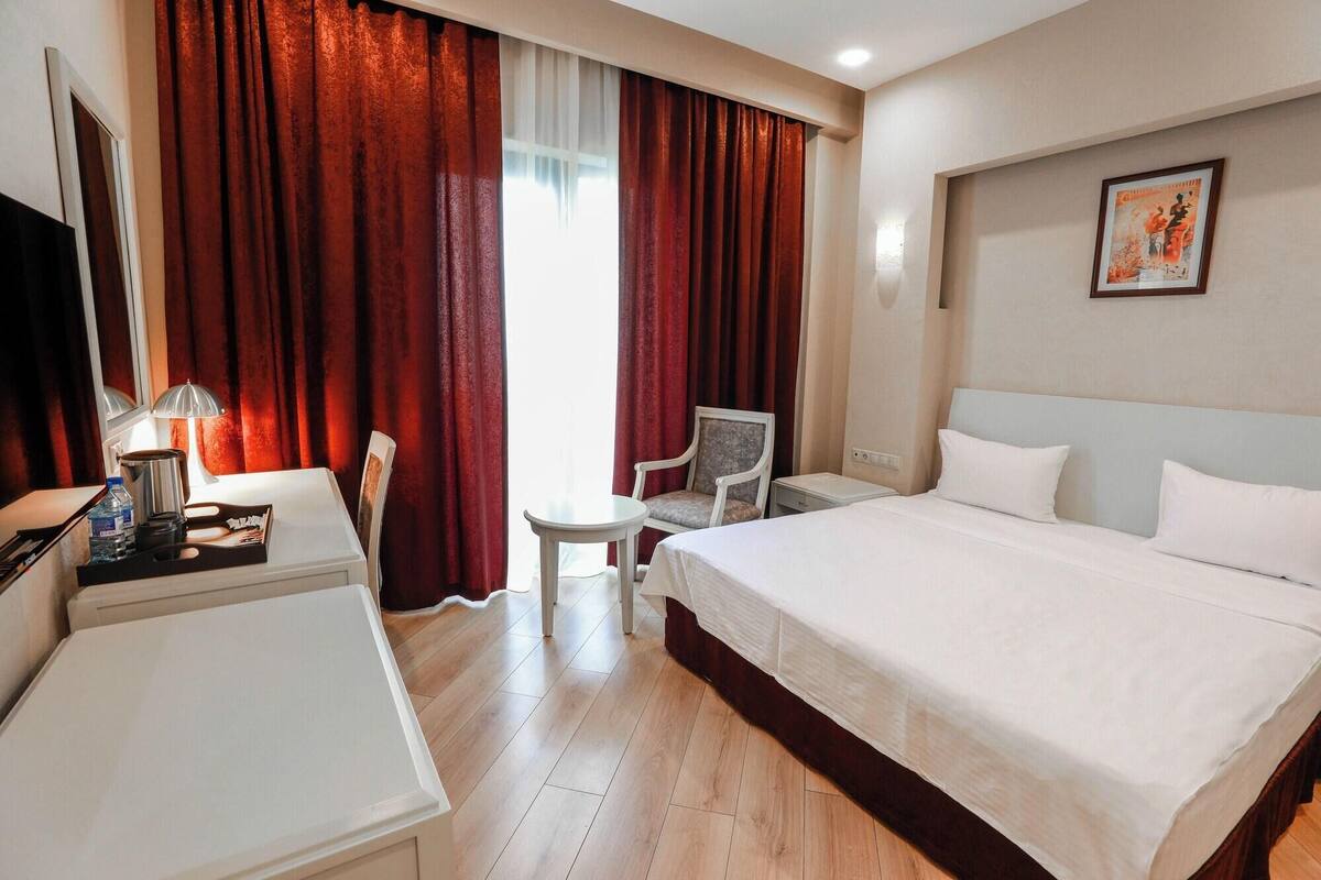 In-room safe, laptop workspace, soundproofing