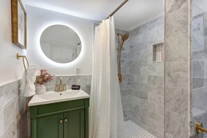 Shower, hair dryer, towels