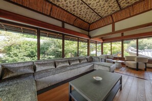 Villa luxueuse, 6 chambres, non-fumeur, vue sur le jardin | Coffre-fort, fer et planche à repasser, accès au Wi-Fi (inclus)