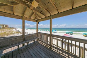 Property grounds - El Matador 453 by Alicia Hollis Rentals Open FREE TICKETS! $300/Day (FORT WALTON BEACH)