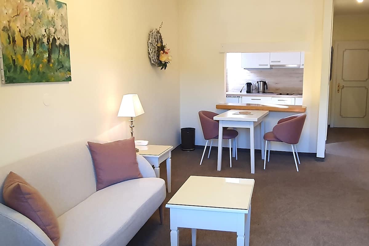 Departamento Confort, vista al jardín | 1 habitación, ropa de cama de alta calidad y minibar
