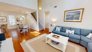 House, 3 Bedrooms | Living area - Cindie's Song 3 Bedroom Home (Miramar Beach)