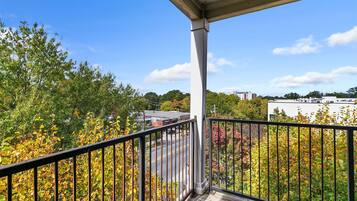 Condo, 2 Bedrooms | Property grounds