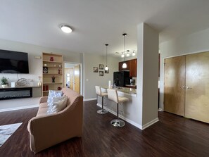 Condo, 2 Bedrooms | Living area