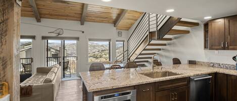 Condo, 3 Bedrooms | Interior