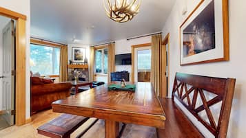 Apartamento, 2 habitaciones | Restauración
